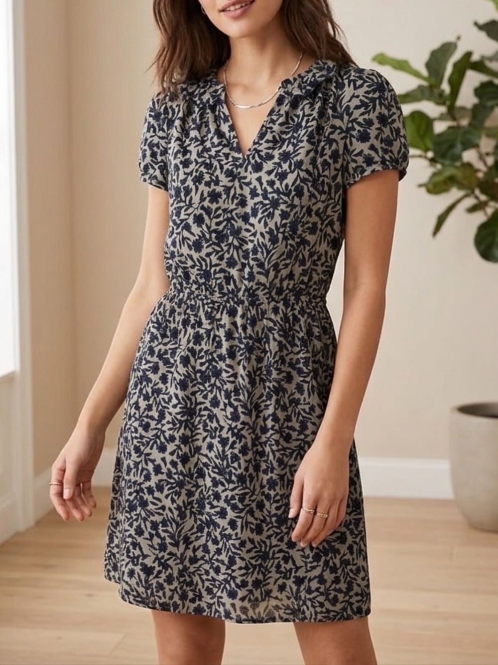 🔥$10 FINAL PRICE🔥 LOFT Navy Gray Floral Ruffle Neck Dress - Size XSP Petite🧡